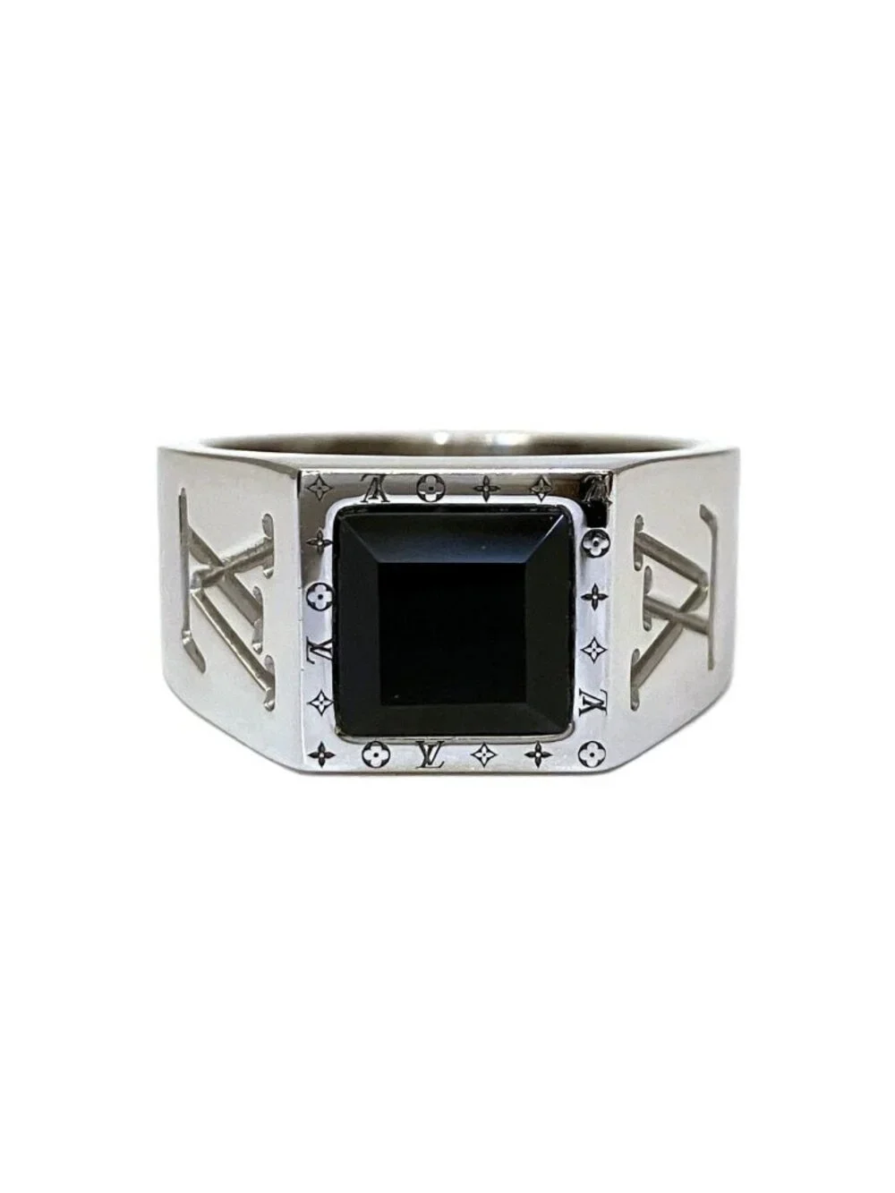 Louis Vuitton Bague Monogram Ring a Creasing Sally Gross Weight